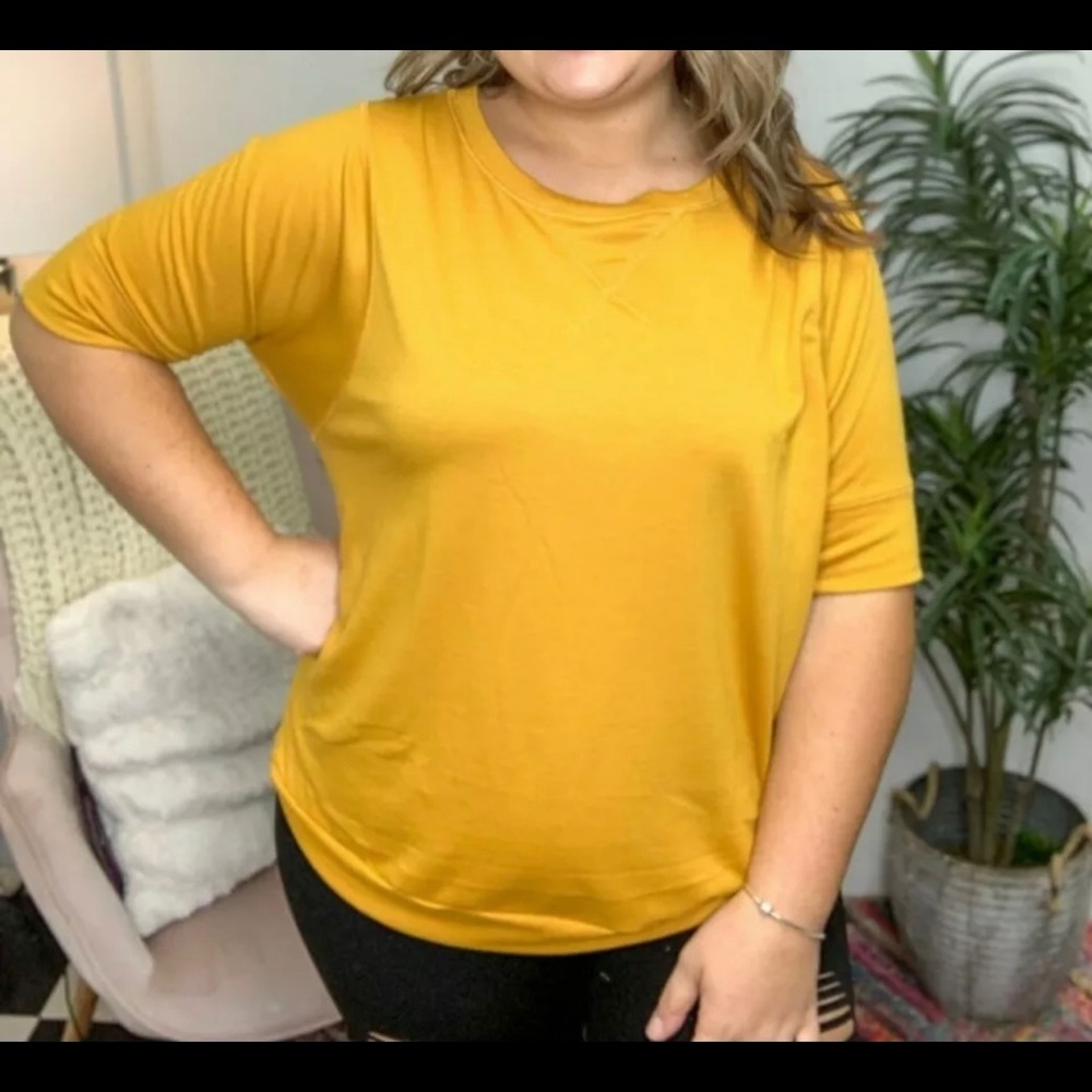 Quarter Sleeve Tee NWOT